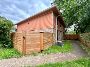Building Photo - 6005 Cougar Dr