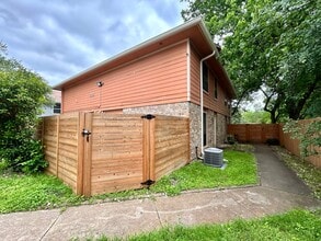 Building Photo - 6005 Cougar Dr