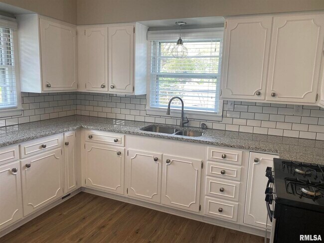 Foto del edificio - 2733 E 18th St