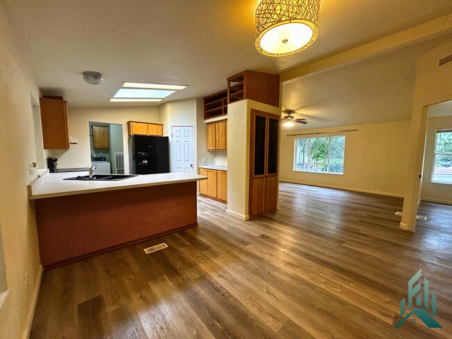 Foto del edificio - 640 SE Crystal Lake Dr
