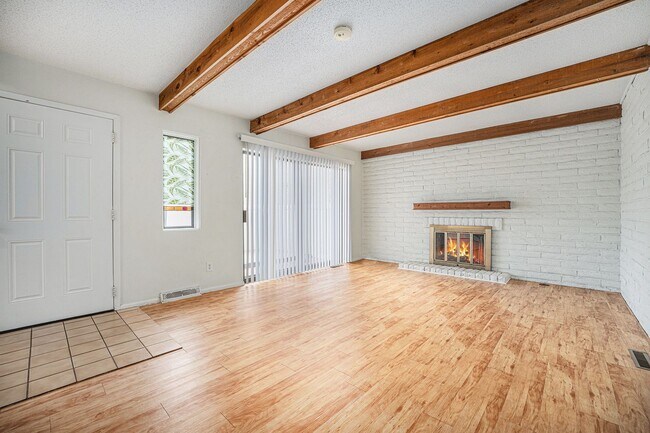 Building Photo - Charming 2 Bedroom 1.5 Bathroom Condo in Southeast Denver available Now!