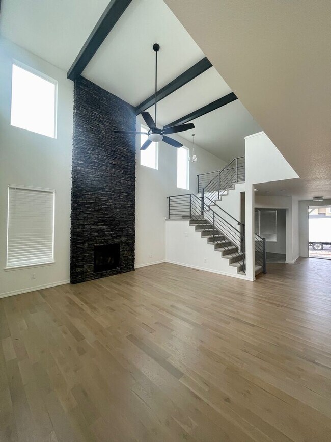 Foto del edificio - 6440 Rolling Creek Dr