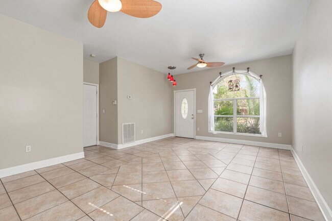 Foto del edificio - Updated Home in Tampa Heights
