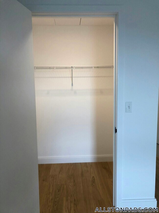 Building Photo - 83 Gardner St