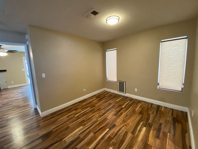 Foto del edificio - POOL. NO HOA. SOLAR. 3-bed/2.5-bath 89119