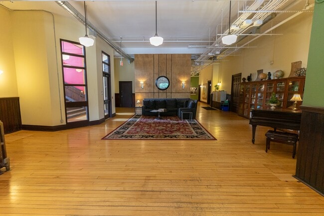 Building Photo - 200-P200 Stinson St