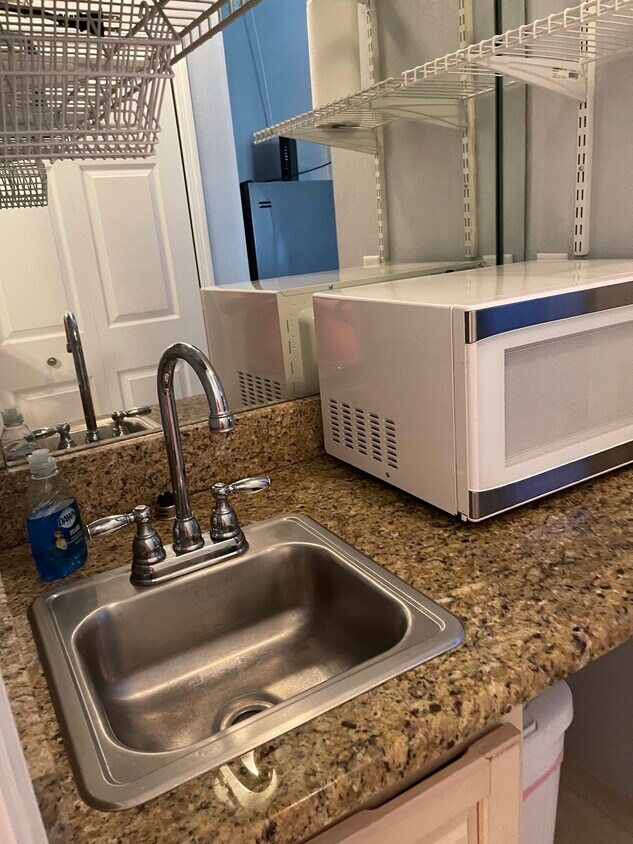 Kitchenette - 9921 Perfect Dr