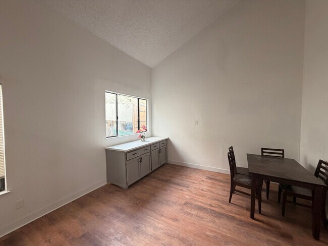 Foto del edificio - 3424 Natomas Park