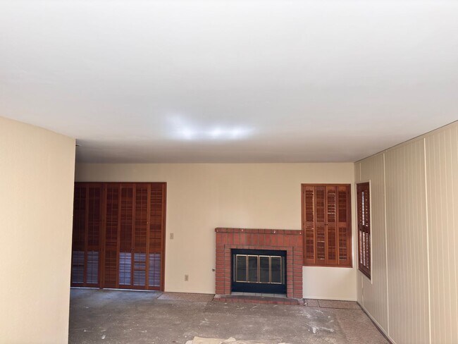Building Photo - 3 bedrooms townhome in Chula Vista CA - Terranova Area
