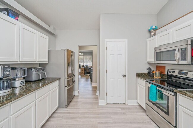 Foto del edificio - 6100 Saddle Horse Ln