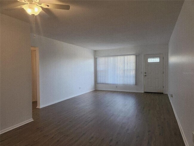 Foto del edificio - 2464 Australia Way E