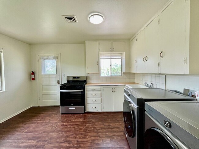 Foto del edificio - Upgraded Duplex