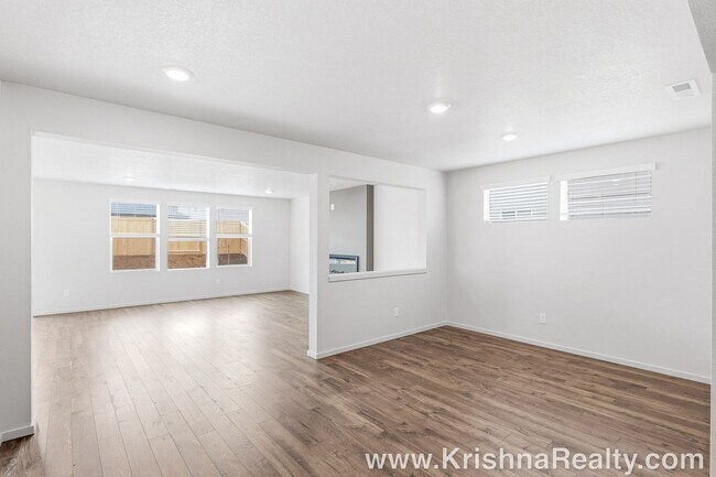 Foto del edificio - 5 BD | 3 BA | Brand New Construction | East Park Village | Salem Home!