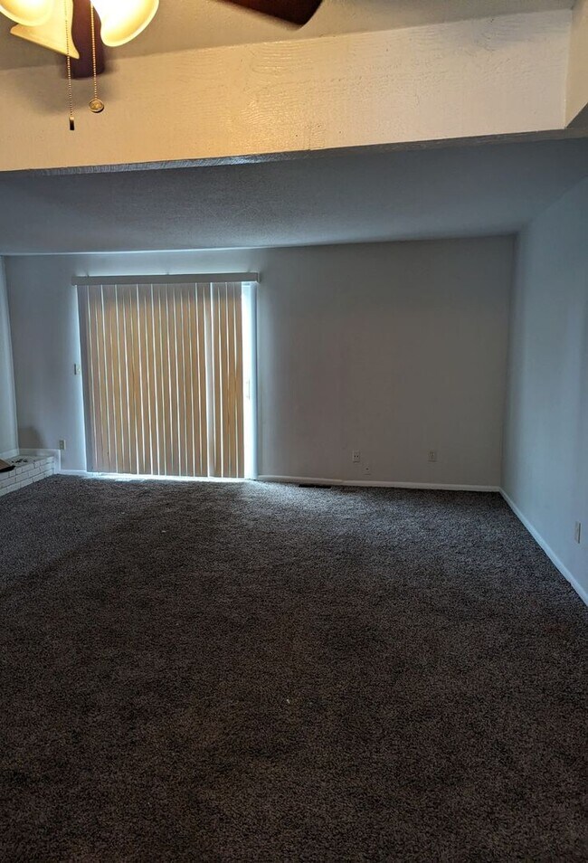 Foto del edificio - UPDATED!! Townhouse NEW photos COMING SOON!