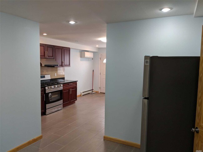 Foto del edificio - 2 bedroom in Queens NY 11416