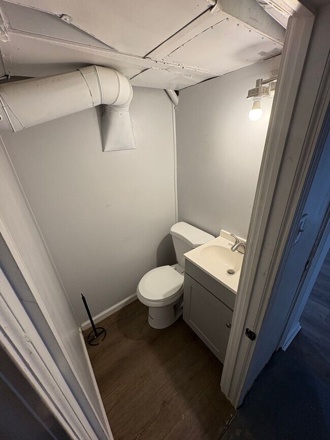 Foto del edificio - 3 Bed / 2.5 Bath Home on a Corner Lot – Bright, Updated, and Move-In Ready