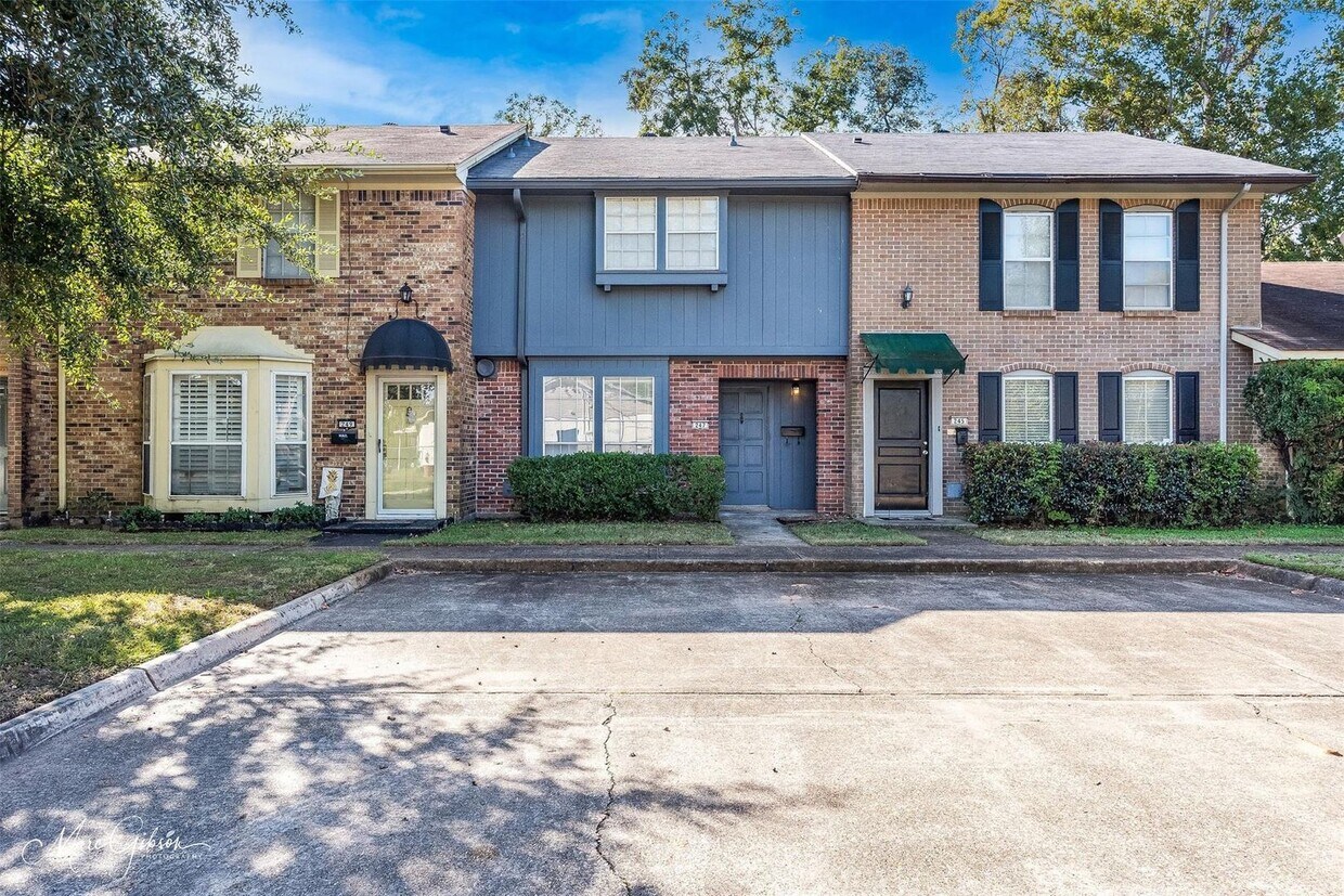Foto principal - Shreveport townhome for rent
