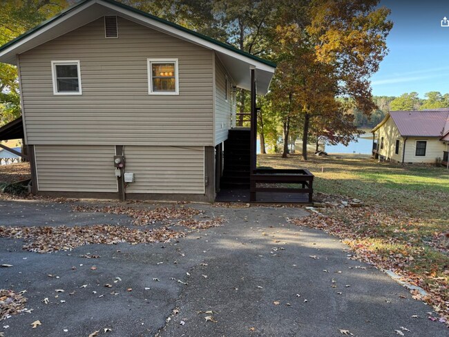 Foto del edificio - 3058 Bass Dr