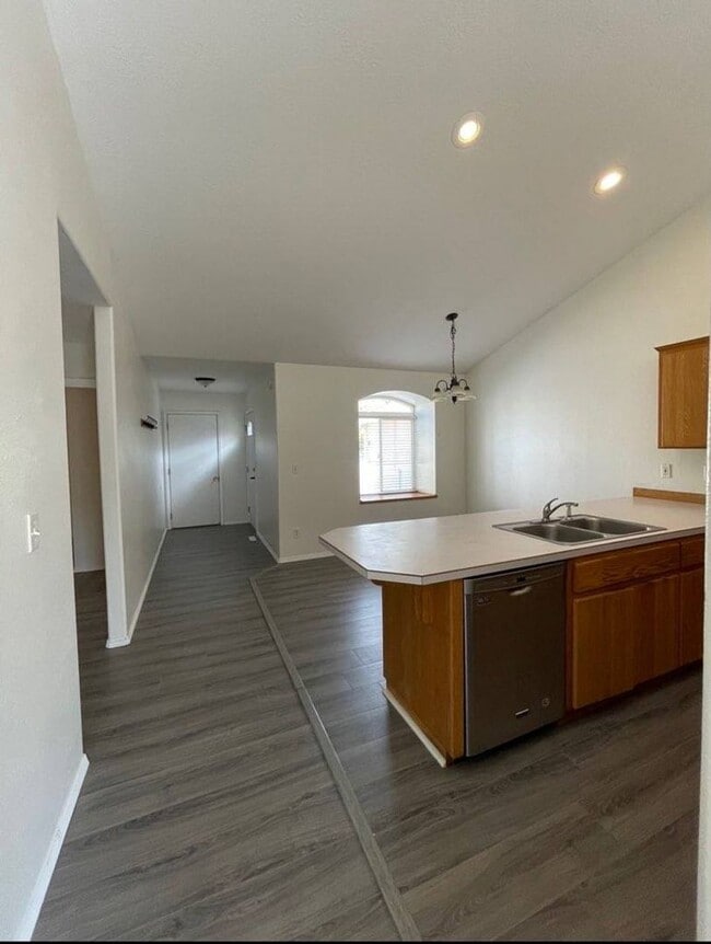 Foto del edificio - 627 NW Meadows Dr