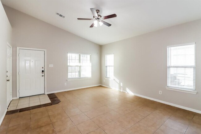 Foto del edificio - 10015 Checkerberry Park Ln