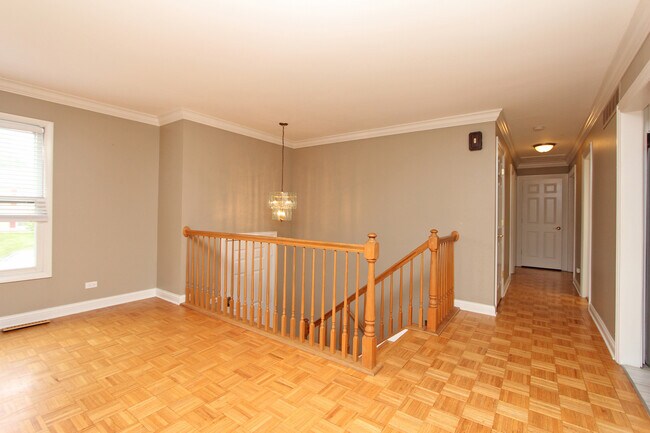 Building Photo - 470 Surryse Rd