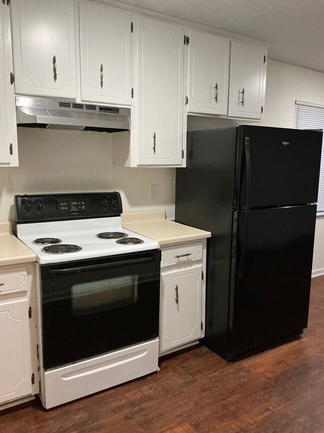 Foto del edificio - 2 bedroom, 2 bath duplex in Sleepy Creek off Lumpkin Street! Move-in Ready