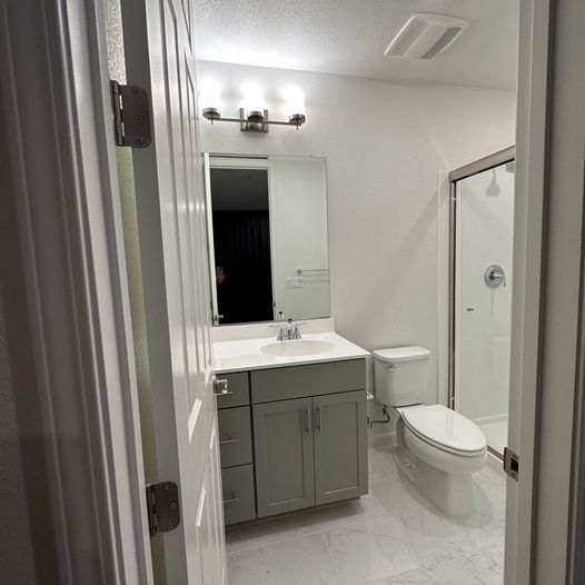Full Bathroom - 401 Industrial Pky