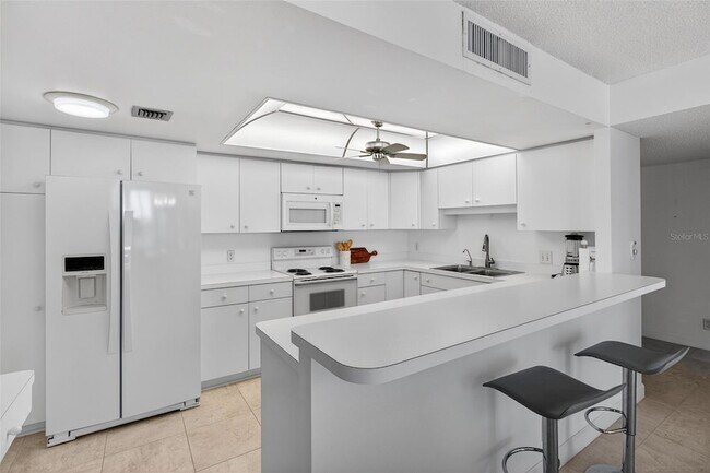 Foto del edificio - 100 Oakmont Ln