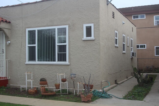 Building Photo - 911 S Marguerita Ave