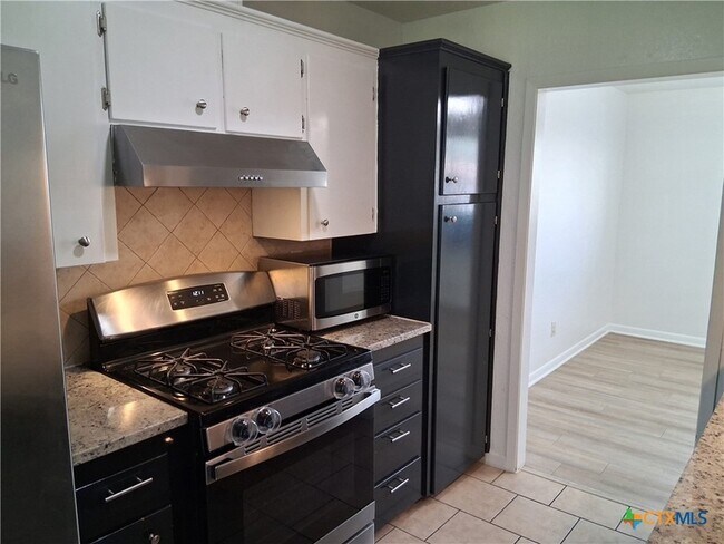 Foto del edificio - 418 Cottonwood Dr