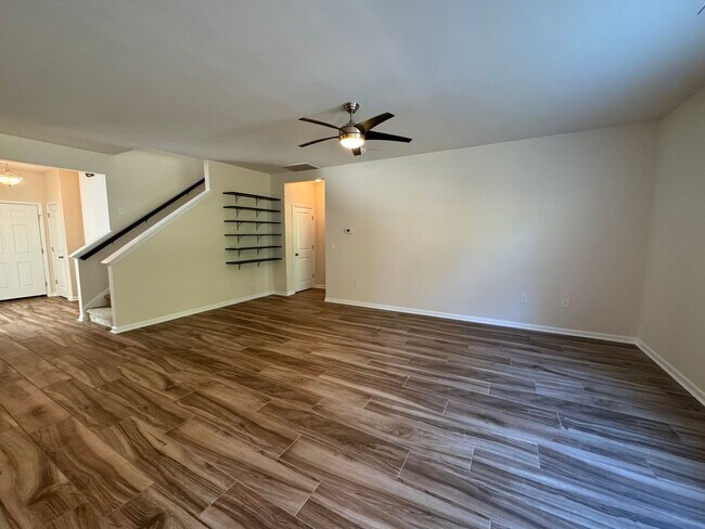 Building Photo - Myrtle Beach - 3 Bedroom / 2.5 Bathroom Home