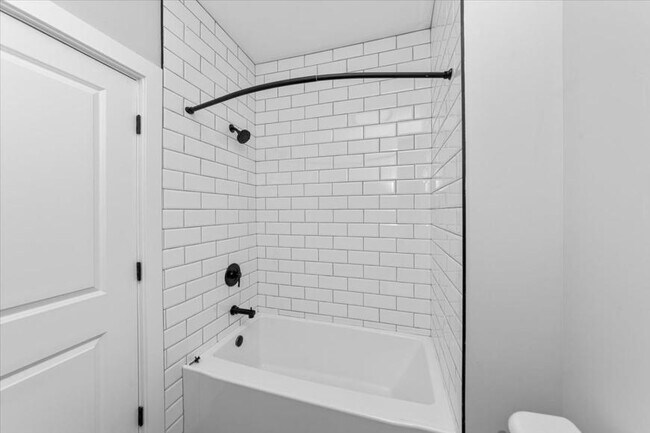 Foto del edificio - 3 bedroom in Chicago IL 60618