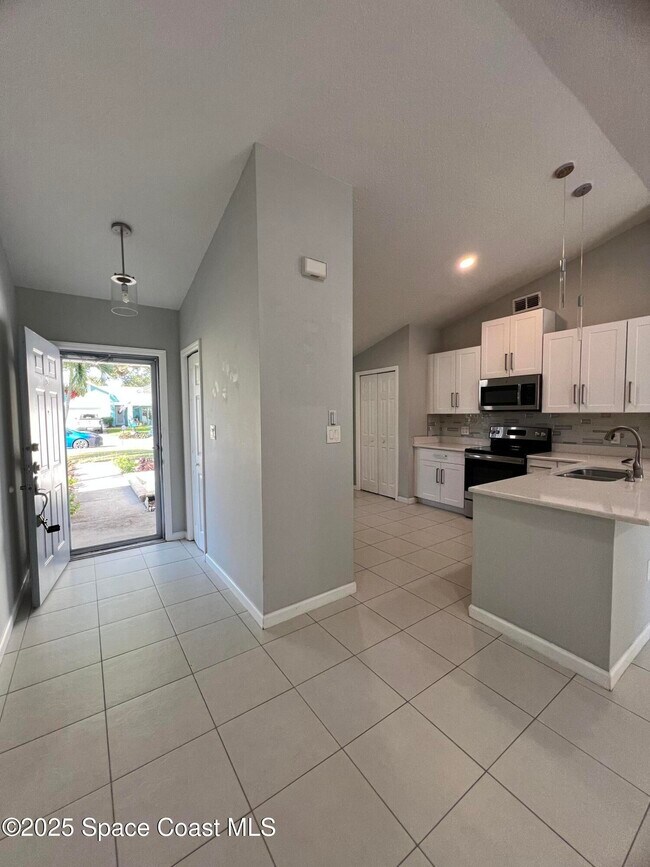 Building Photo - 440 River Grove Ct