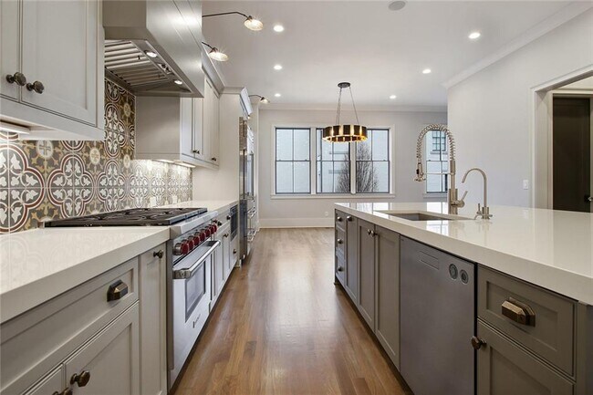 Building Photo - 83 E Andrews Dr NW