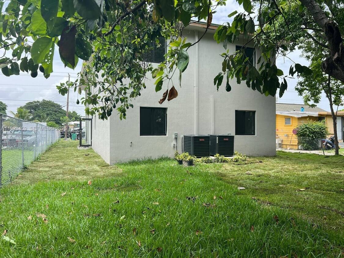 Foto del edificio - 3076 NW 59th St