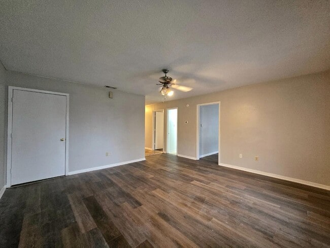 Building Photo - 501 W College St