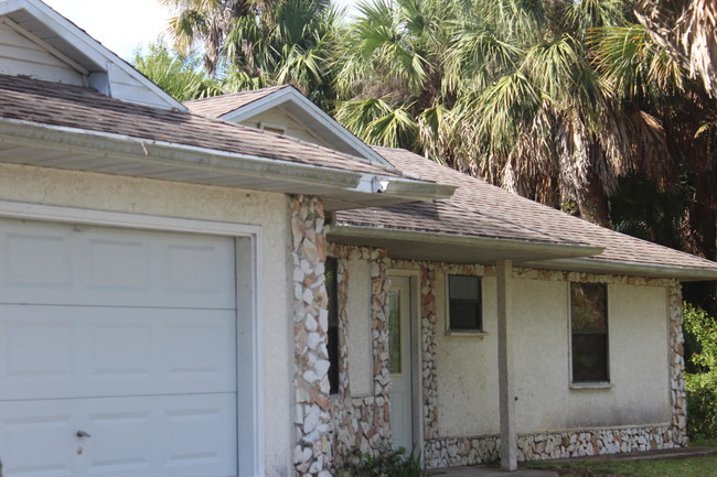 Building Photo - 3872 SW Savona Boulevard