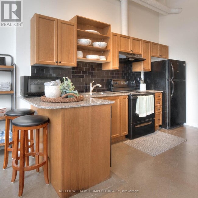 Photo du bâtiment - 410-410 King St W