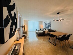 Building Photo - 1200 Brickell Bay Dr