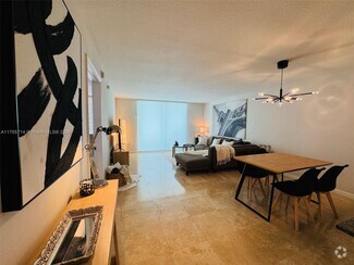 Building Photo - 1200 Brickell Bay Dr