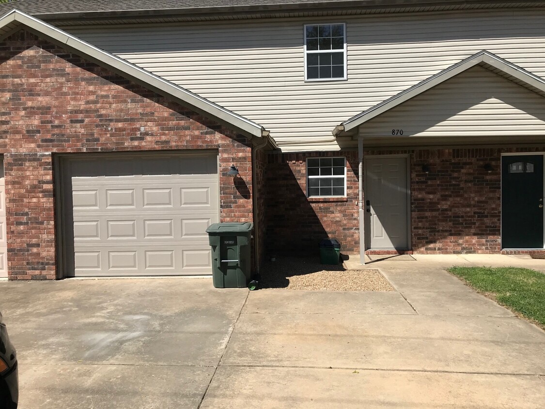 Primary Photo - 870 W Melmar Dr