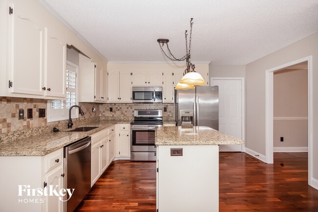 Building Photo - 120 Hunters Pointe Dr