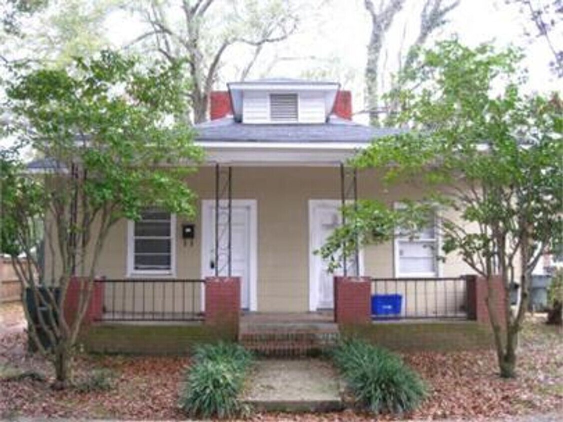 Primary Photo - Historic Earlewood Park Apartment