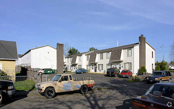 Primary Photo - Warwick Apartments
