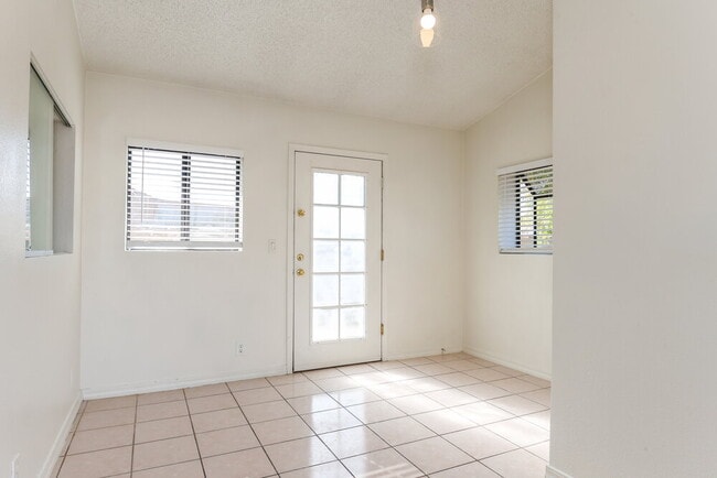 Building Photo - 8516 W Roma Ave