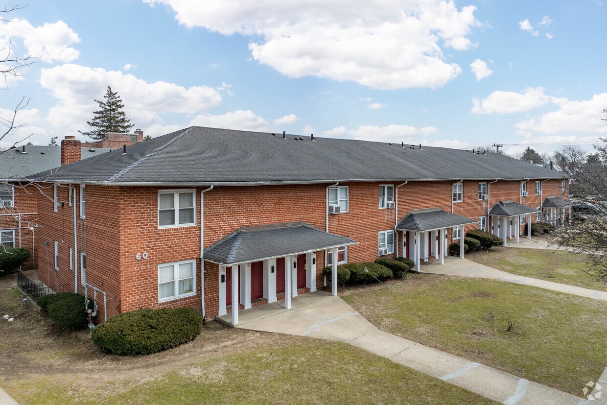 Building Photo - 60 Hendrickson Ave
