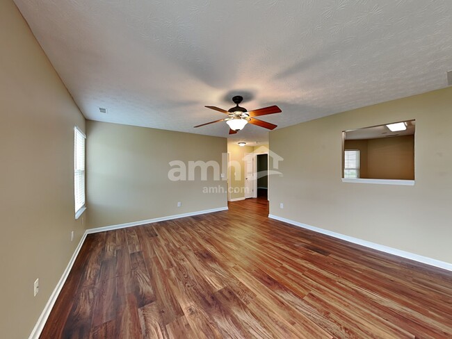 Foto del edificio - 8427 Nightshade Dr