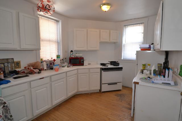 Foto del edificio - 3845 N Greenview Ave