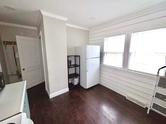 Foto del edificio - 718 N Chevrolet Ave