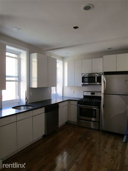 Building Photo - 670 9th Ave